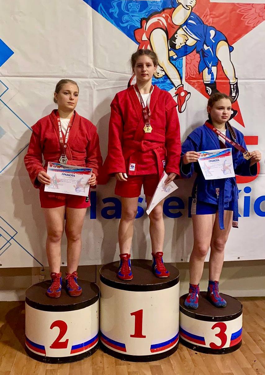 Спортсменки из Серпухова выиграли два золота на межрегиональном турнире по самбо