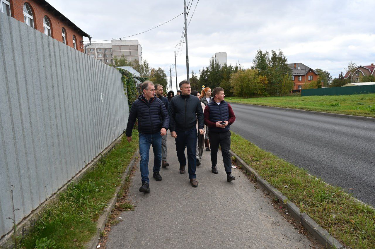 В центре Серпухова проверили состояние многоквартирных домов 