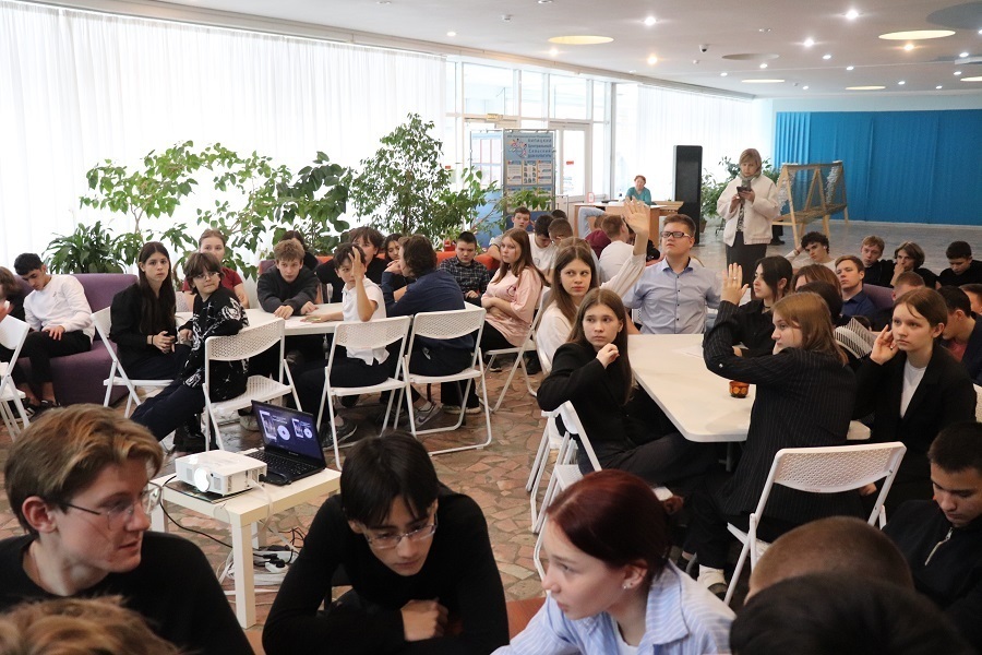 Аукцион, посвященный народным промыслам России, провели для учеников Липицкой школы Серпухова Аукцион, посвященный народным промыслам России, провели для учеников Липицкой школы Серпухова