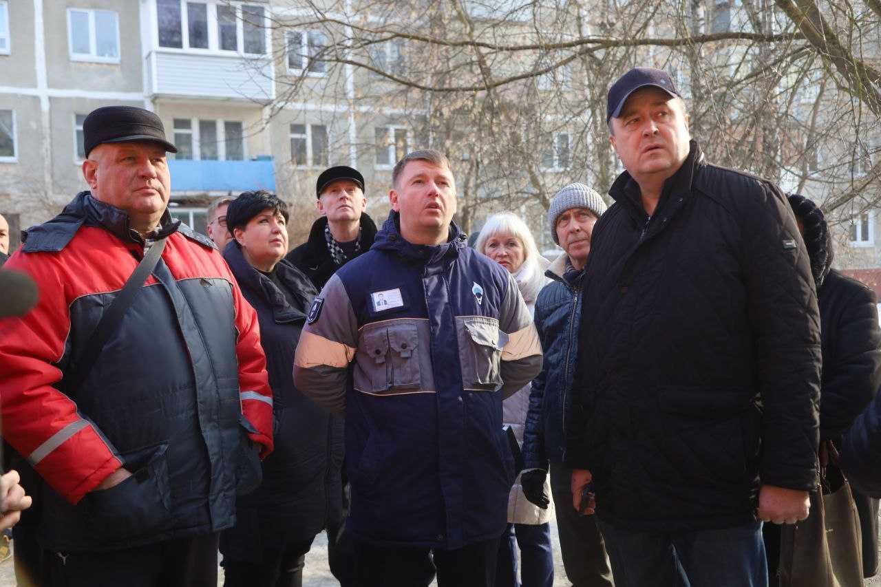На месте пожара в жилом доме в Серпухове работает оперштаб