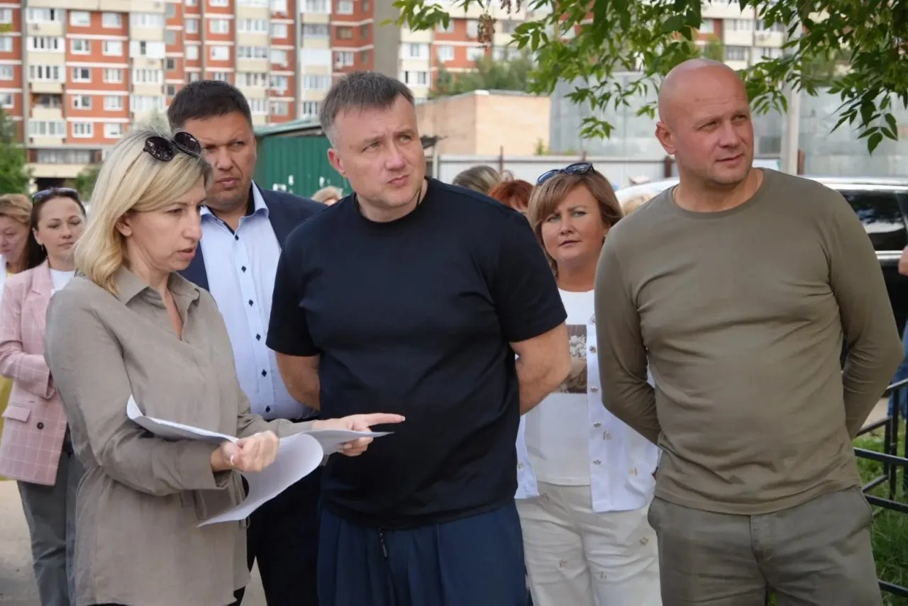 Глава городского округа Серпухов Алексей Шимко вместе с депутатами окружного Совета Марией Арсеньевой и Николаем Пушкиным, а также профильными специалистами встретился с жителями Глава городского округа Серпухов Алексей Шимко вместе с депутатами окружного Совета Марией Арсеньевой и Николаем Пушкиным, а также профильными специалистами встретился с жителями