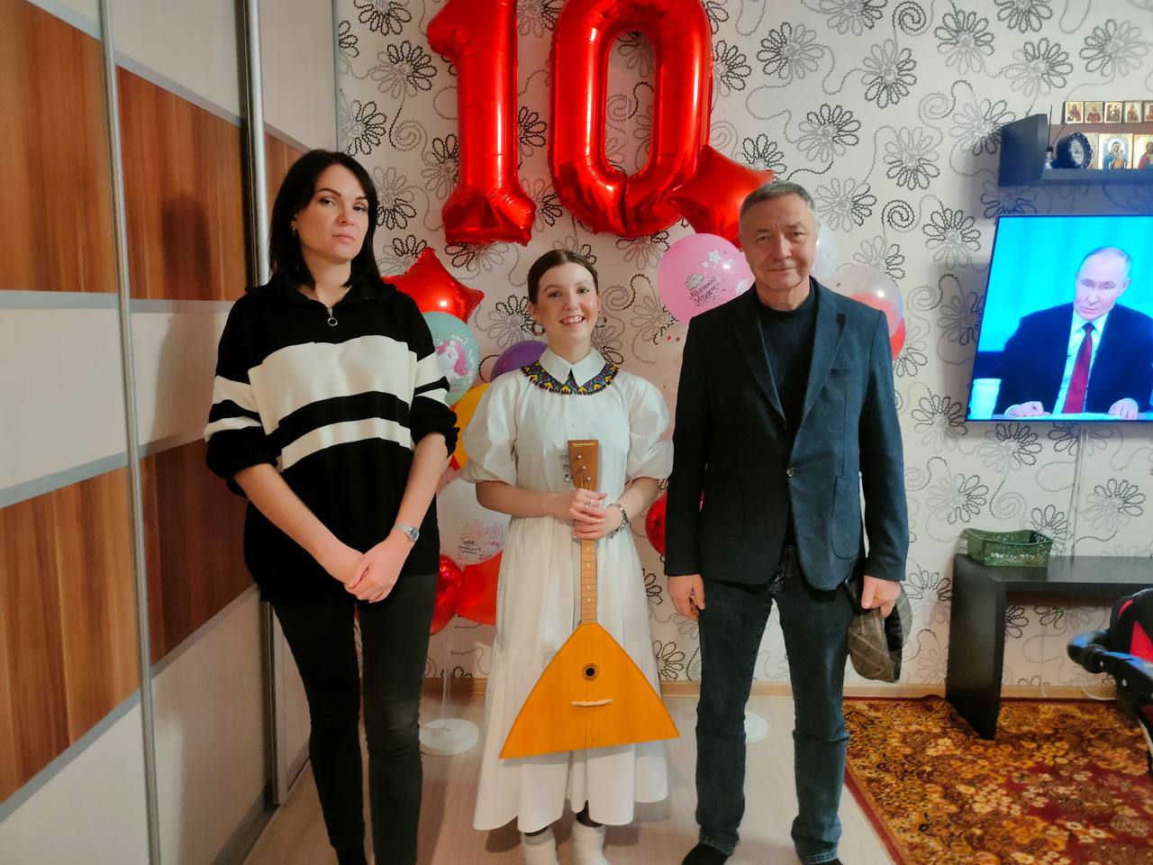 Активисты Серпухова поздравили с Днём рождения ребенка с ограниченными возможностями здоровья