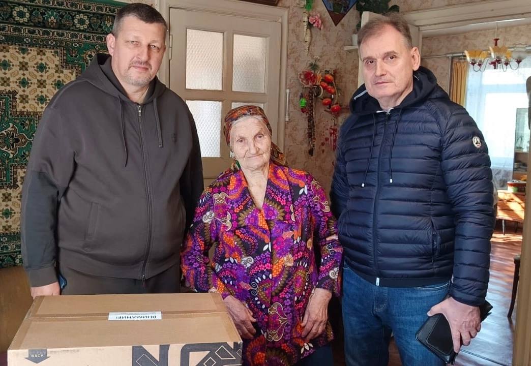 В Серпухове труженице тыла помогли с приобретением кухонной техники