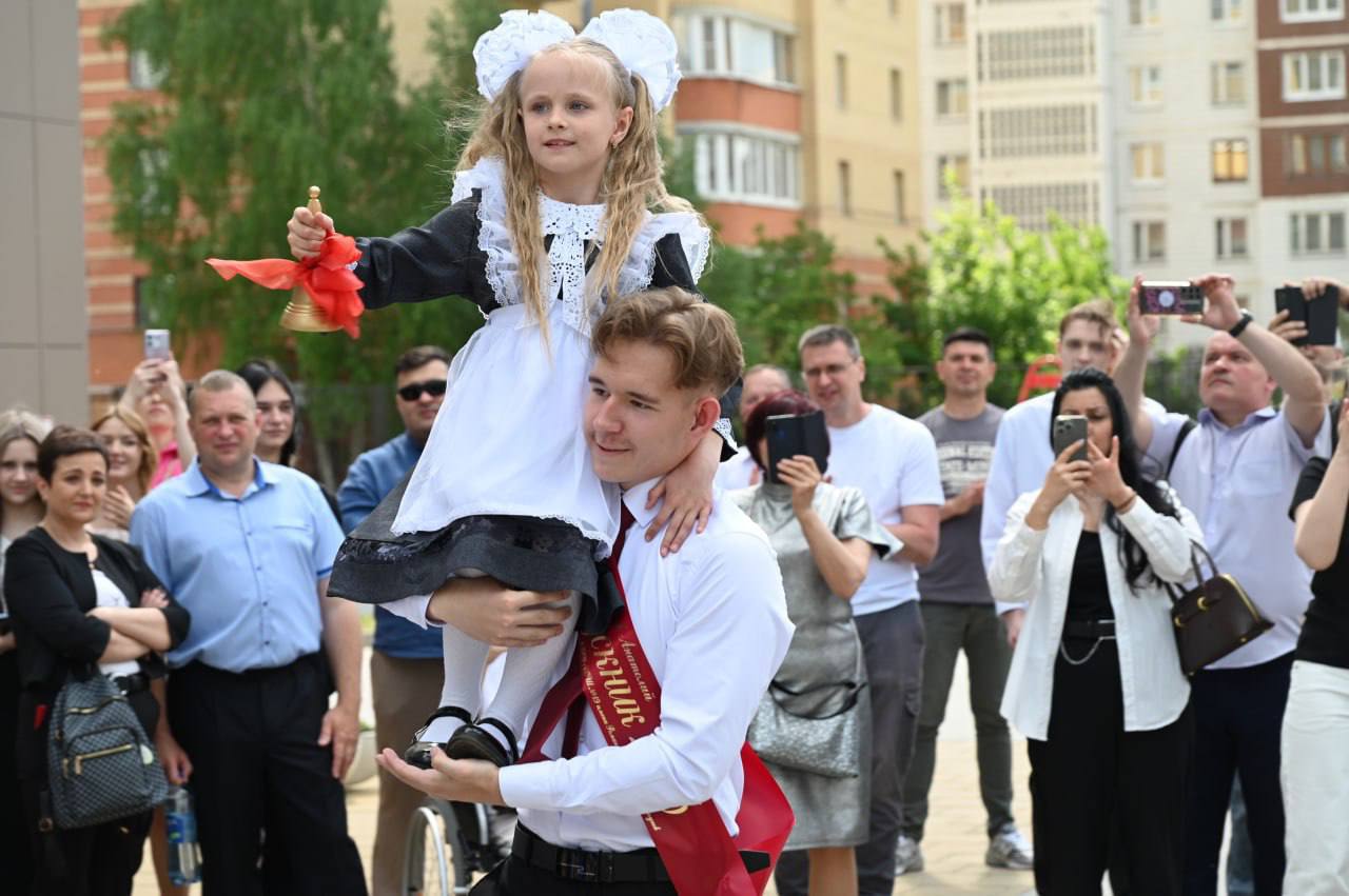 Последние звонки прозвенели в серпуховских школах