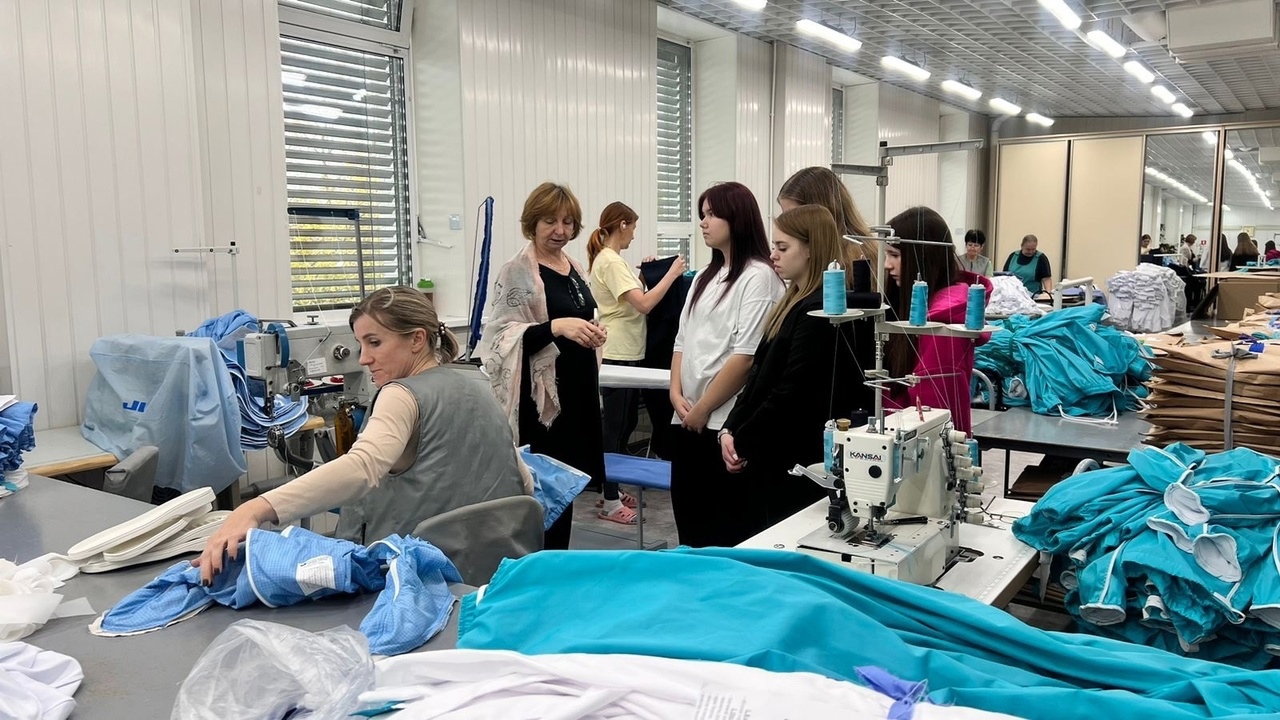 Активисты «Движения Первых» посетили «Центр специальной одежды» в Серпухове