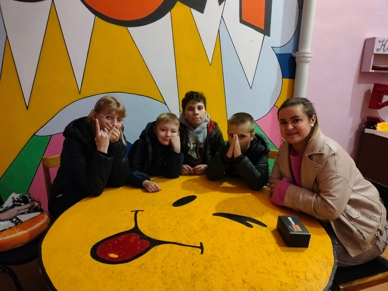 В серпуховском МЦ «Молодость» прошла встреча участников команды КВН «Дай пять»