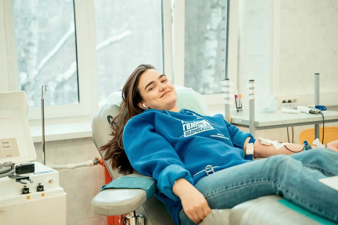 Депутат Диана Алумянц сдала кровь в честь Национального Дня донора