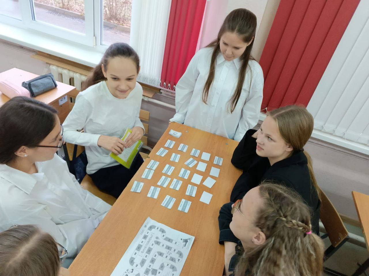 «Единая Россия» продолжает проводить уроки по финансовой грамотности в Большом Серпухове