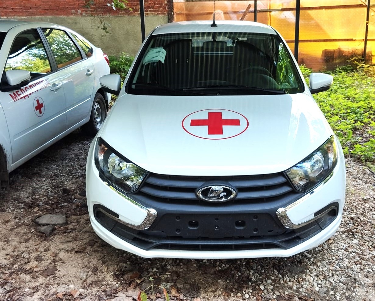 Ключи от новых автомобилей передали Серпуховской больнице