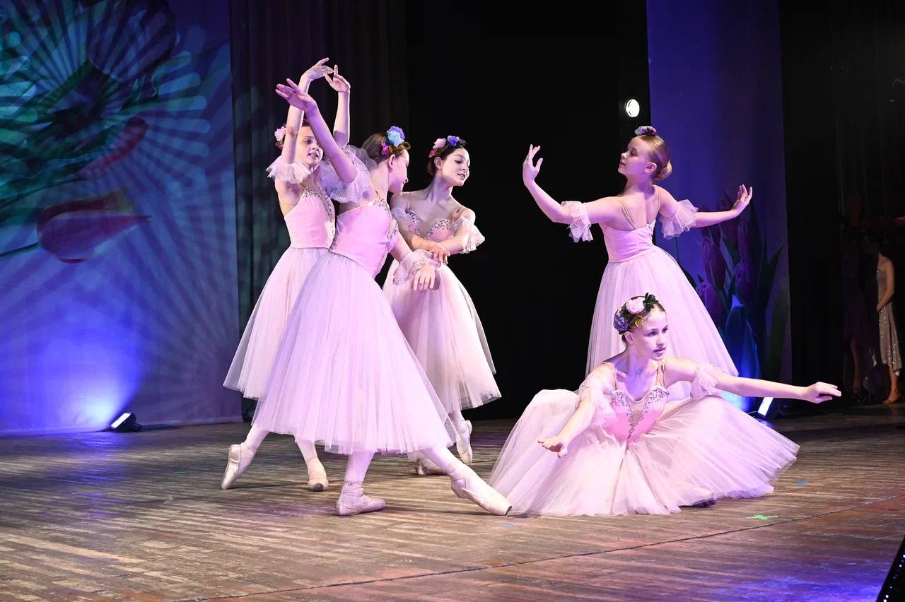 Во Дворце культуры «Россия» прошёл праздничный концерт, посвящённый 8 Марта