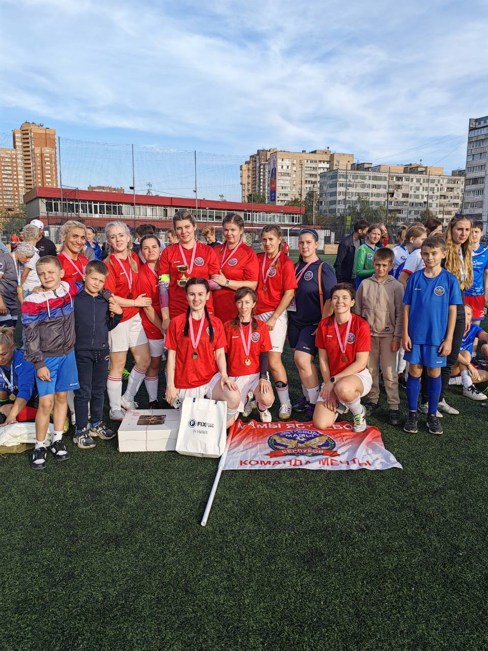 Футбольная команда «Мамы Ястребов» из Серпухова успешно выступила на всероссийском турнире