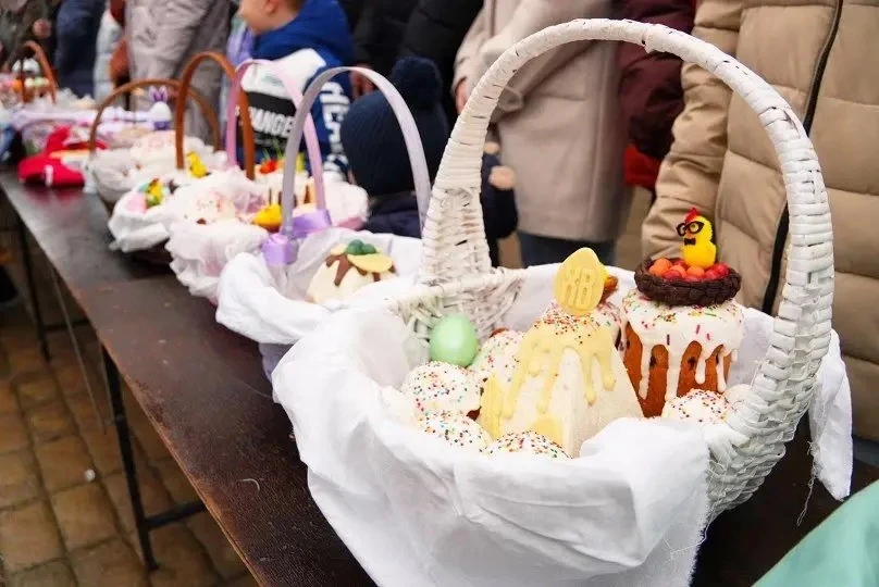 Схождение Благодатного огня состоялось. Пасхальные богослужения начнутся через несколько часов.