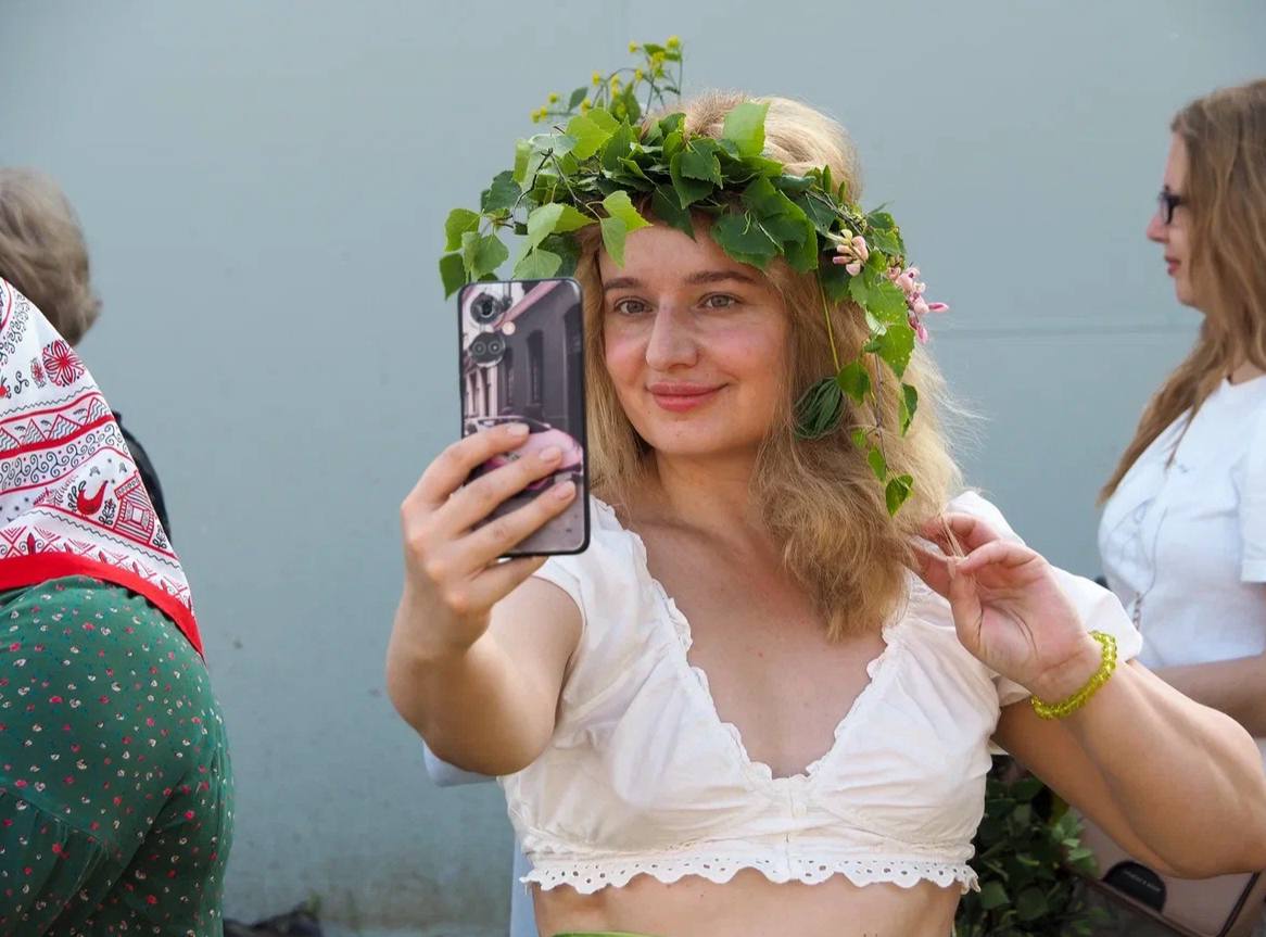 В Серпухове в Принарском парке состоялось традиционное православное мероприятие «Троишные круги»