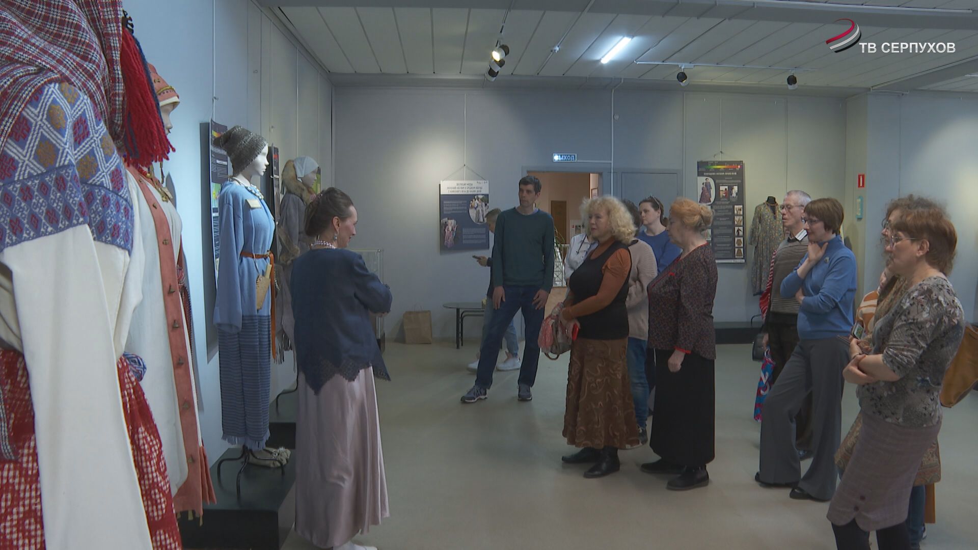 В МВЦ Серпухова открылась выставка "Эволюция моды от каменного века до наших дней" 