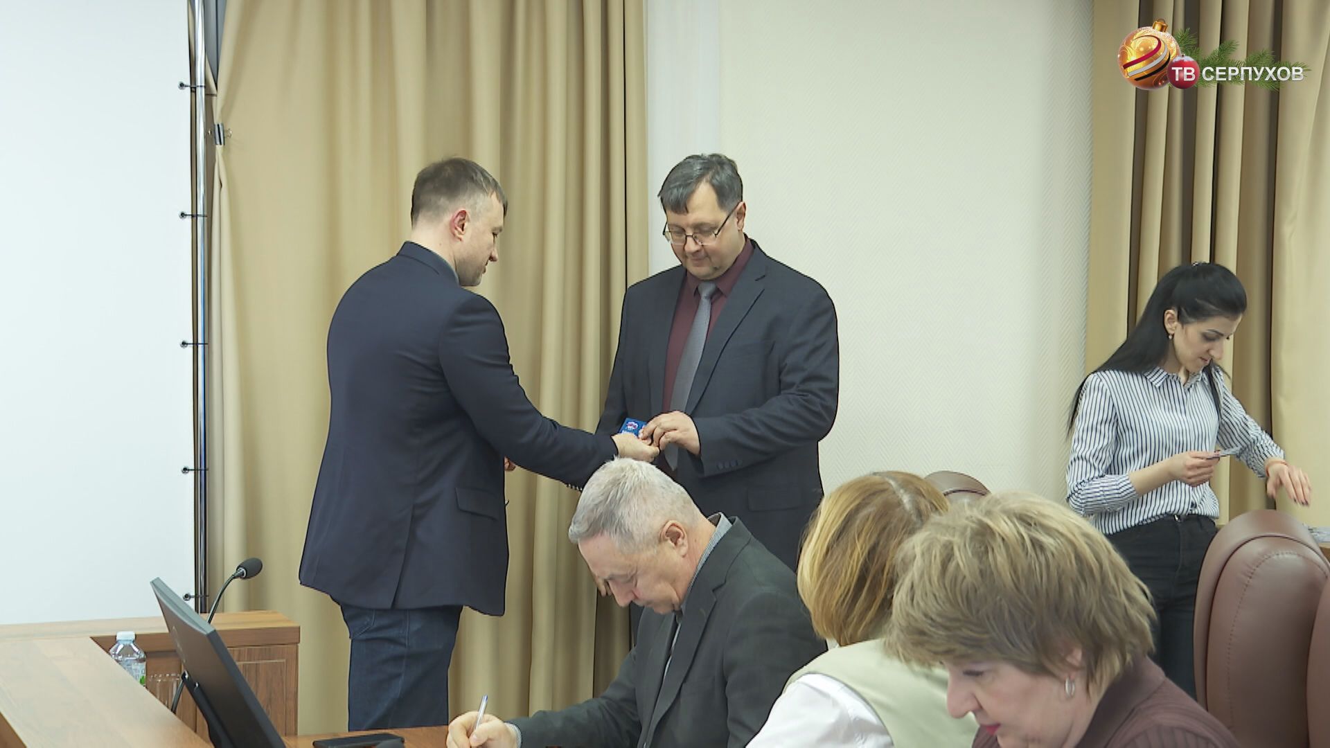 В Серпухове вручили партийные билеты 16 новым членам партии «Единая Россия»