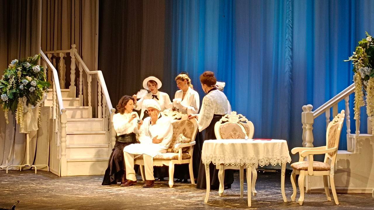  На сцене Серпуховского музыкально-драматического театра состоялся премьерный показ спектакля «Вот именно и тому подобное...»