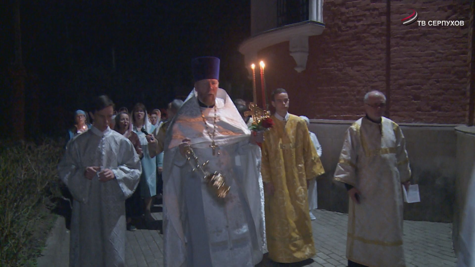 В Серпухове, в праздник Пасхи, в храмах прошли торжественные богослужения
