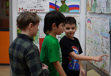 В Пущино начала работу передвижная выставка «Мир глазами детей Донбасса» 