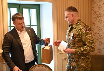 С участником СВО Дмитрием встретился глава Серпухова Алексей Шимко