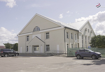 В Серпухове завершается капитальный ремонт кровли и фасада Дома культуры «Большевик»