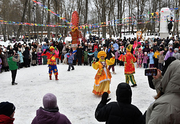 В Серпухове ярко и масштабно проводили Масленицу 