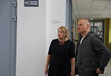 В Серпухове депутат государственной думы Александр Коган ознакомился с результатами капитального ремонта школы №17, выполненного по Народной программе «Единой России»