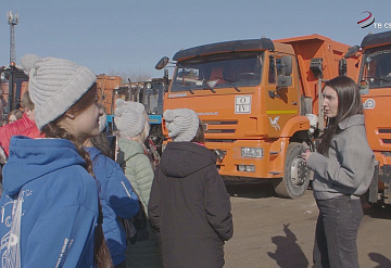 Школьникам Серпухова показали, как работают в «Комбинате благоустройства»