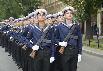Поступайте в высшие военно-морские учебные заведения