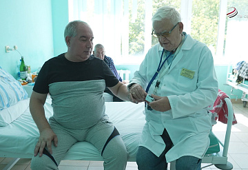 В Серпухове оказывают медицинскую помощь врачи со стажем работы в 50 лет