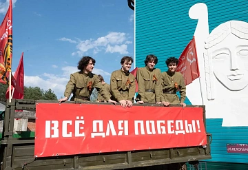 В посёлке Пролетарский прошла патриотическая акция «Вальс Победы»