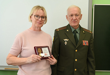 Серпуховские работники образования получили награды в честь Дня учителя