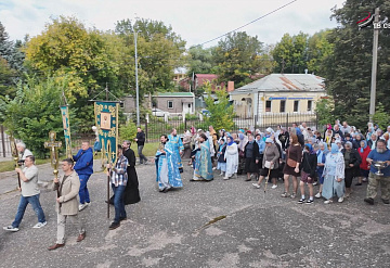 В Серпухове на праздник Успения Пресвятой Богородицы верующие прошли Крестным ходом