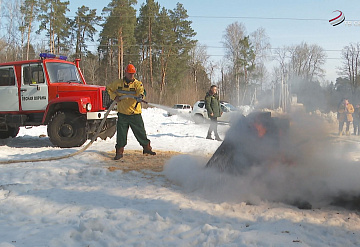 В Серпухове провели учения МЧС по тушению пожара в лесу