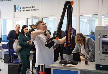 В корпусе №6 Губернского колледжа Серпухова открыта первая мастерская роботизированной техники