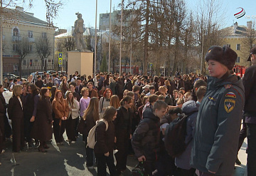 В  школах округа проводят учебную эвакуацию