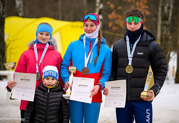 Студентка Губернского колледжа Серпухова заняла первое место на соревнованиях «Лыжня России» в Орле