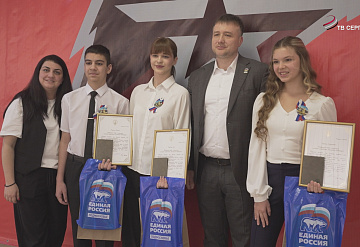 В преддверии Дня защитника Отечества в Серпухове вручили паспорта и значки юнармейцев юным жителям